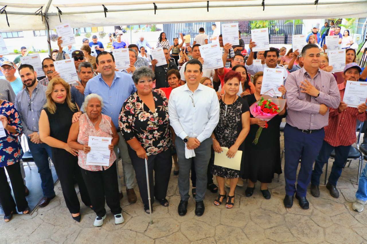 Cumple alcalde su palabra con Sindicato del Municipio.