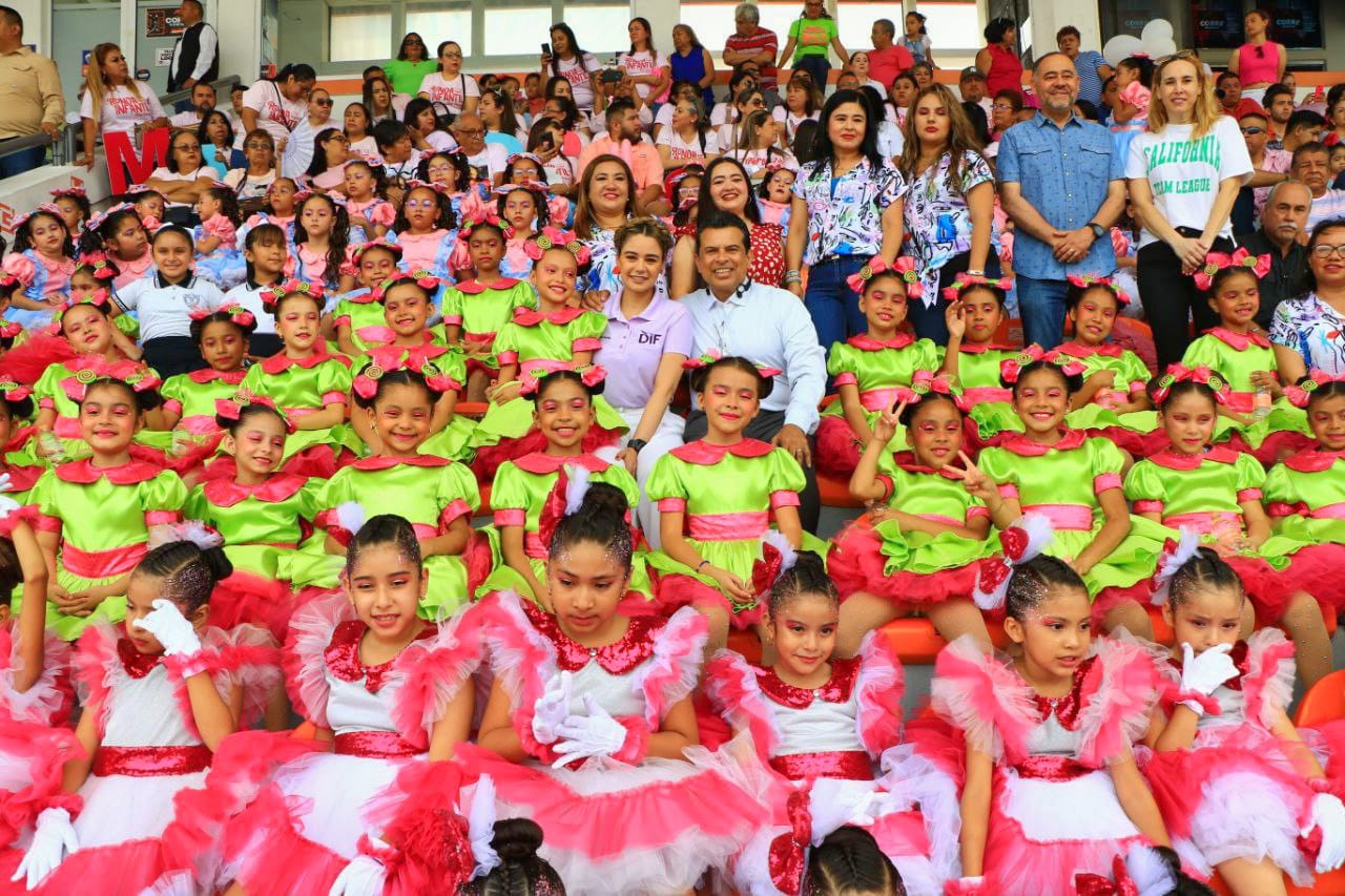 Asisten Lucy y Lalo a concurso estatal de rondas escolares.