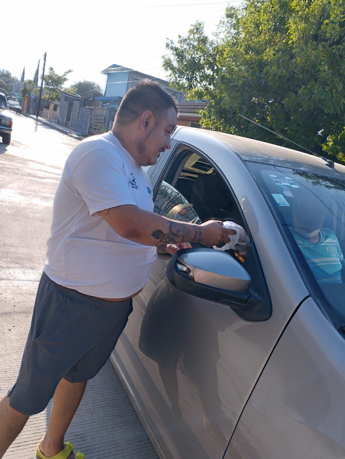 Estafan a invidente Vende su teléfono a desconocido pero este no le cumple con el pago