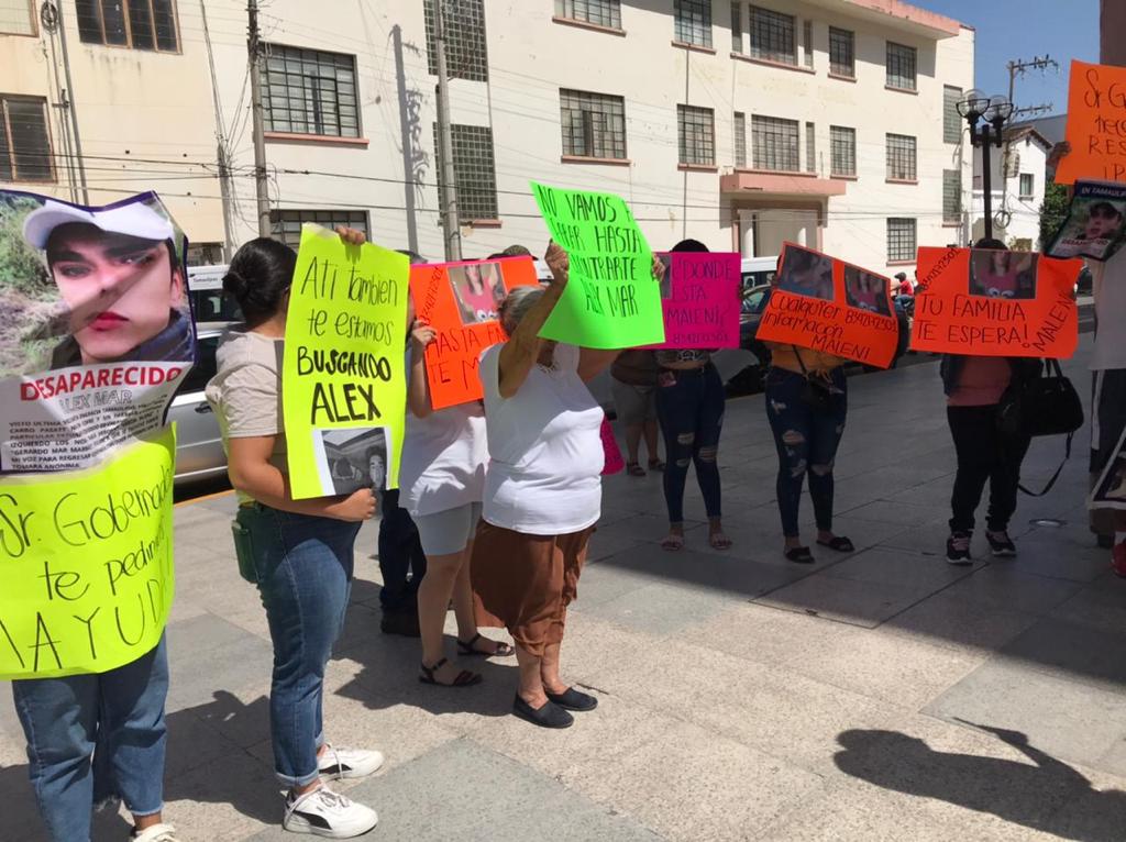 Familiares de jóvenes desaparecidos exigen agilizar búsqueda. Autoridades aseguran que están haciendo lo propio.