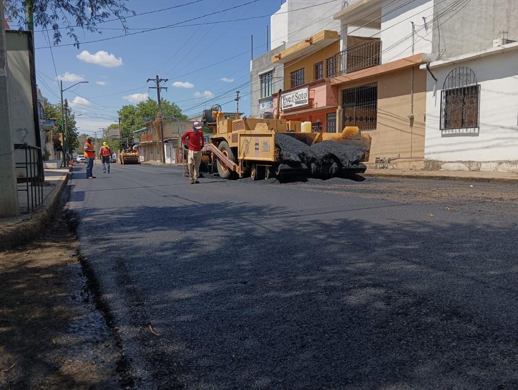 Concluyen restauración de pavimento en la calle 9 de la colonia Mainero.