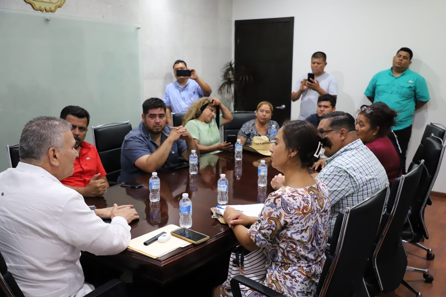 COMUNICADO.  Resuelve gobernador Américo, demandas de los trabajadores de la Secretaría de Salud