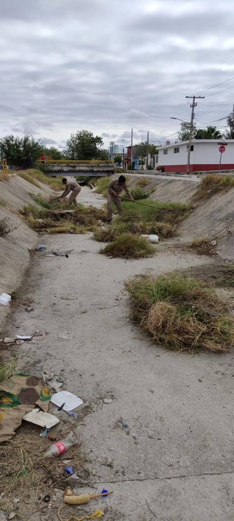 Aplican limpieza a drenes pluviales por temporada de huracanes