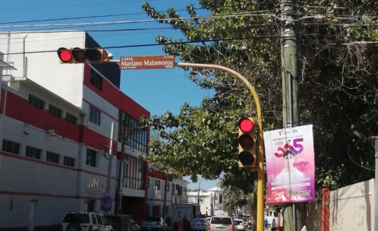 Se realizó reparación de semáforo ubicado al centro de la ciudad