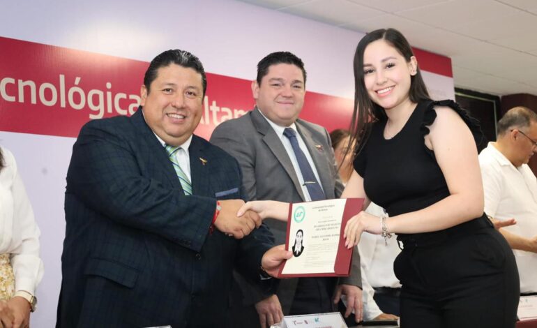 UT Altamira entrega 217 títulos y celebra 22 años de excelencia educativa