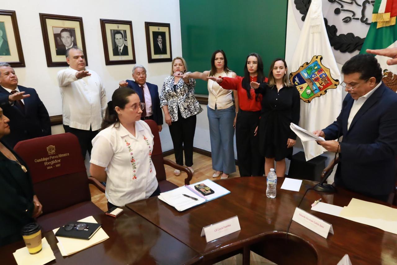 Deshojan la «margarita»  en el Cabildo de Victoria Nombran y ratifican a funcionarios públicos del municipio.