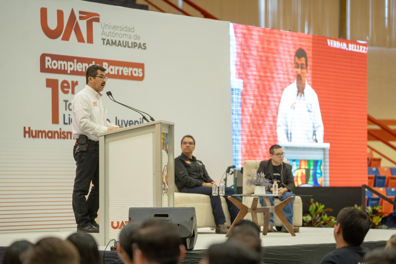 Queremos que nuestros estudiantes sean líderes con un profundo sentido humanista: Dámaso Anaya