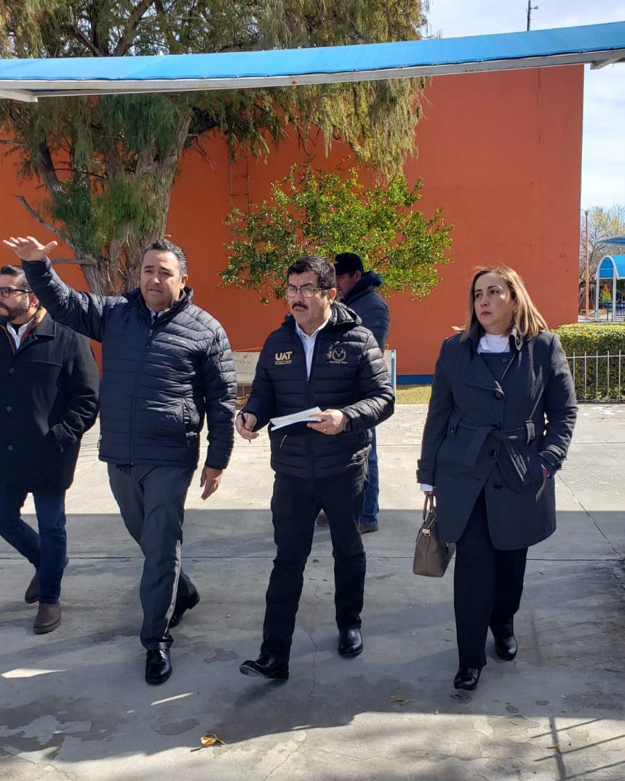 Rector Dámaso Anaya supervisa obras de la UAT en Nuevo Laredo   • En la Facultad de Comercio de esta ciudad fronteriza, constató los proyectos de infraestructura y la habilitación de un refugio por la temporada invernal.