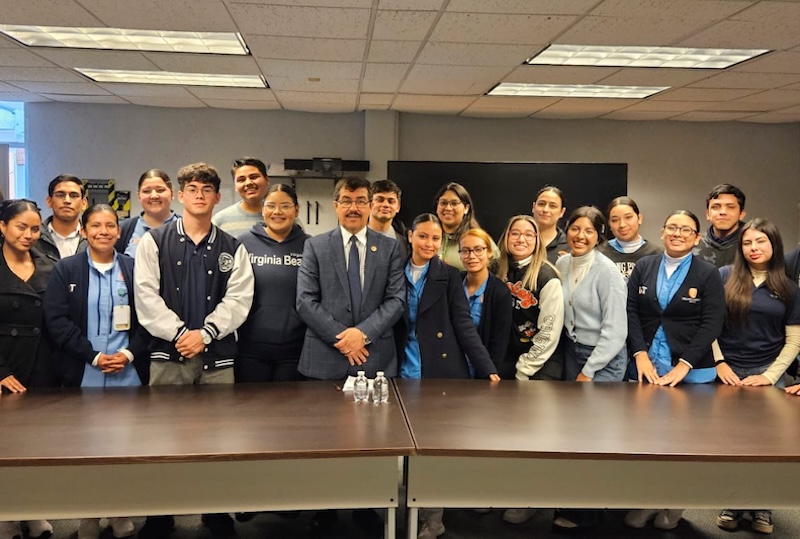Rector de la UAT sostiene encuentro con estudiantes de la UAM Matamoros