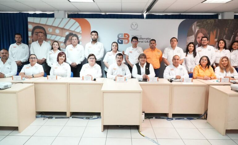 Implementa la UAT prepa en línea