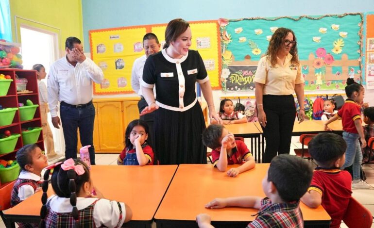 *CARMEN LILIA CANTUROSAS VILLARREAL ENTREGA OBRAS DE INFRAESTRUCTURA EDUCATIVA EN EL PONIENTE DE NUEVO LAREDO*