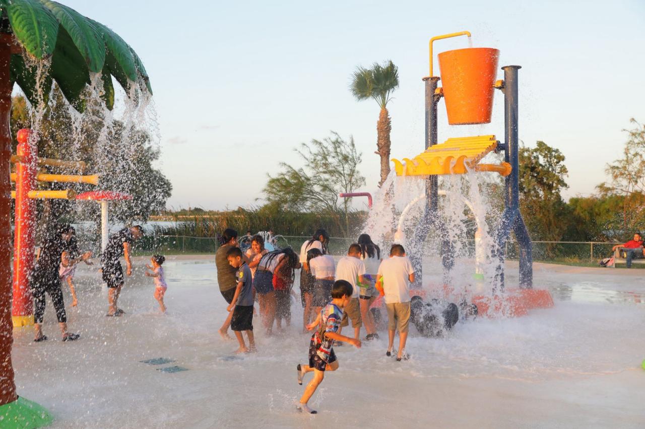 EN UN AMBIENTE DE FIESTA, ALCALDESA  CARMEN LILIA INAUGURA PUENTE PANORÁMICO DEL PARQUE PENÍNSULA DEL LAGUITO