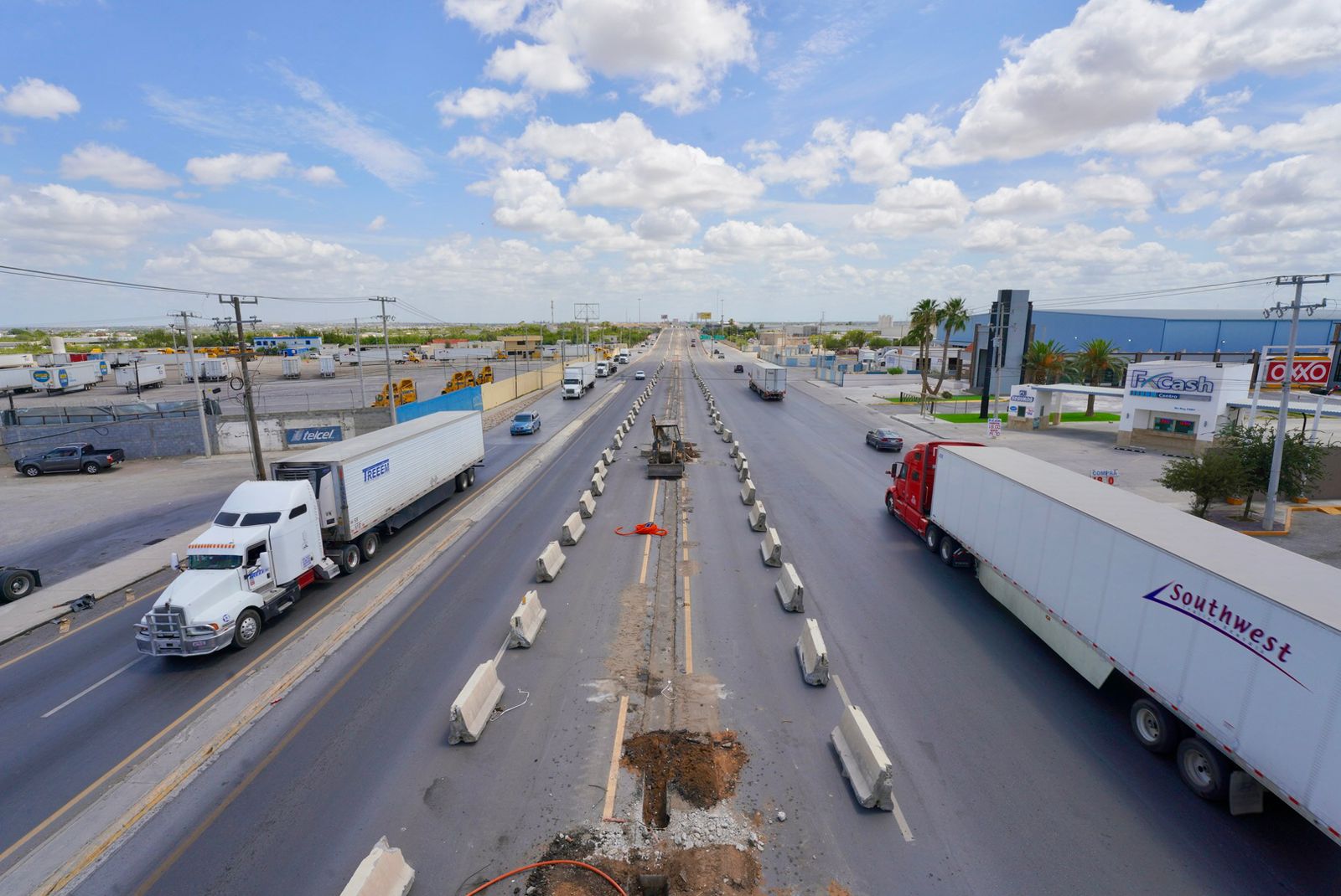 GOBIERNO MUNICIPAL MODERNIZA SISTEMA DE ALUMBRADO PÚBLICO EN LA CARRETERA NACIONAL