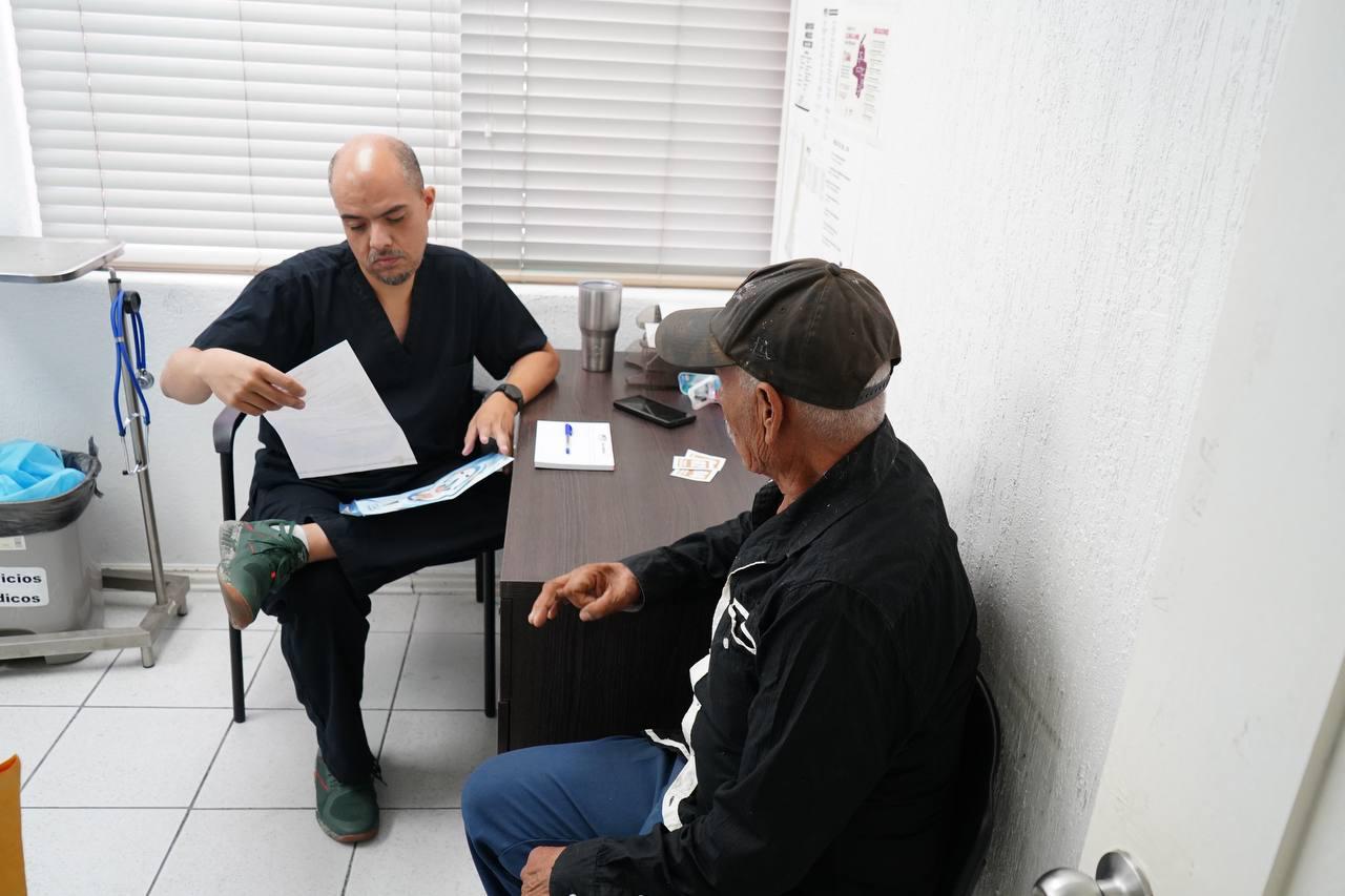 RECONOCE DIF NUEVO LAREDO A PADRES CON BRIGADA MÉDICA “PAPÁ SALUDABLE”