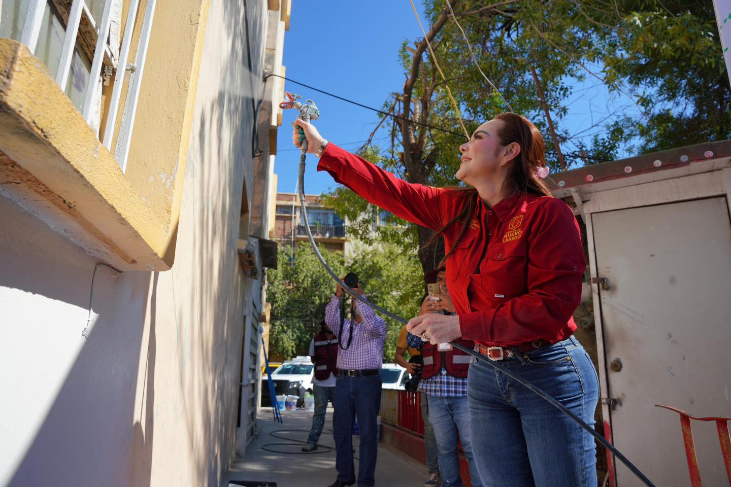 LANZA ALCALDESA CARMEN LILIA CANTUROSAS PROGRAMA “PINTA TU FACHADA” PARA TRANSFORMAR ENTORNOS Y EMBELLECER NUEVO LAREDO