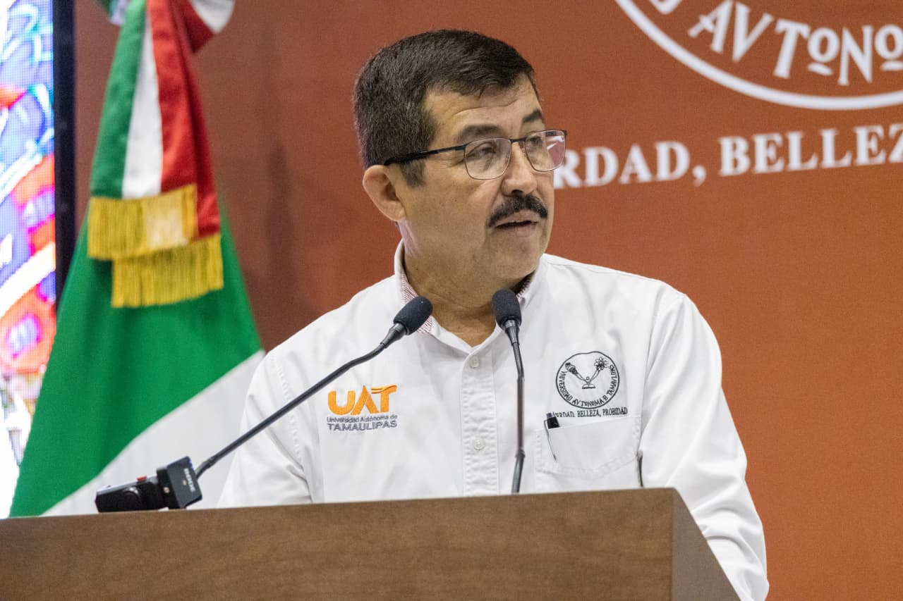 La UAT crece a paso firme en cada rincón de Tamaulipas: Dámaso Anaya •	El rector de la UAT dio la bienvenida a estudiantes al poner en marcha el ciclo escolar Otoño 2025, destacando obras estratégicas e impulso a la cobertura educativa.