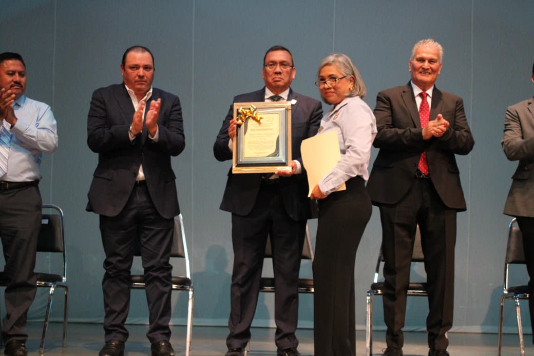 Celebra IMSS Tamaulipas 74 años con gala artística y reconocimiento a personal  •	Se otorgaron reconocimientos a personal con mayor antigüedad de servicio, se presentó un sketch de teatro y participo la banda de música del estado.