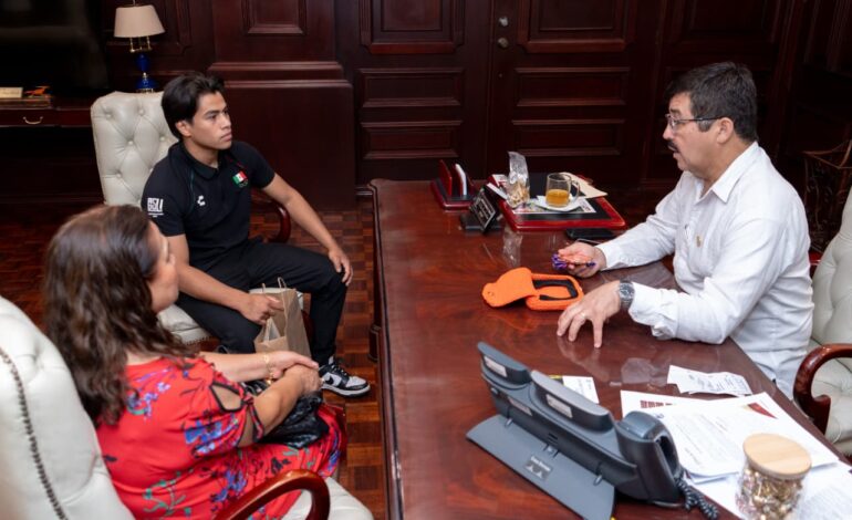 Reconoce rector a Lalo Sagastegui por sus logros deportivos a nivel internacional