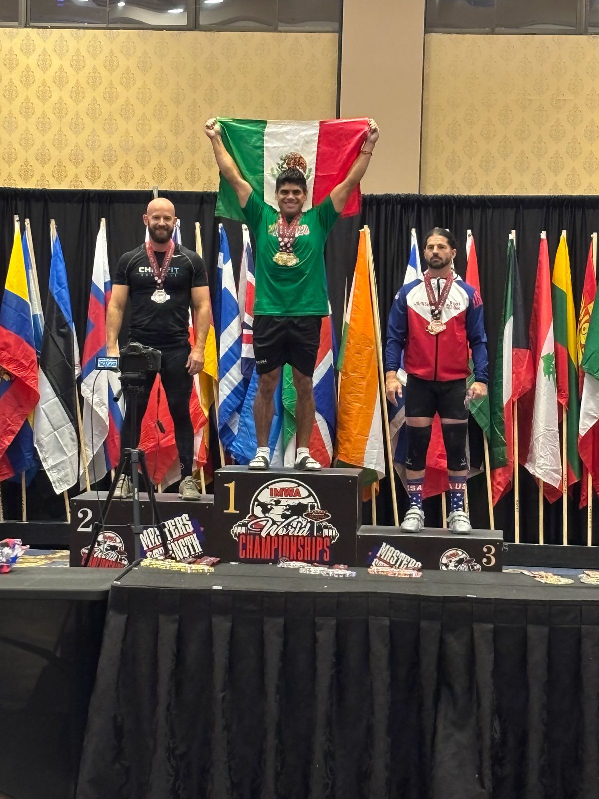 César Vallejo se corona Campeón Mundial de Halterofilia en Las Vega