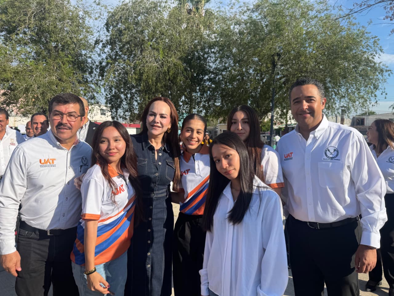 La UAT y gobierno de Nuevo Laredo entregan obras a universitarios