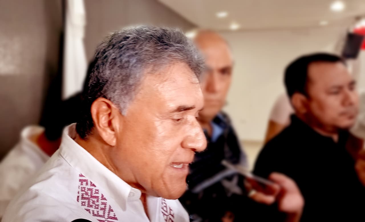 Armando Martínez advierte cambios en COMAPA  “Les estoy indicando que salgan al territorio, que dejen los escritorios, que salgan a ver los problemas y no se los pasen… Todo nos compete a todos”.