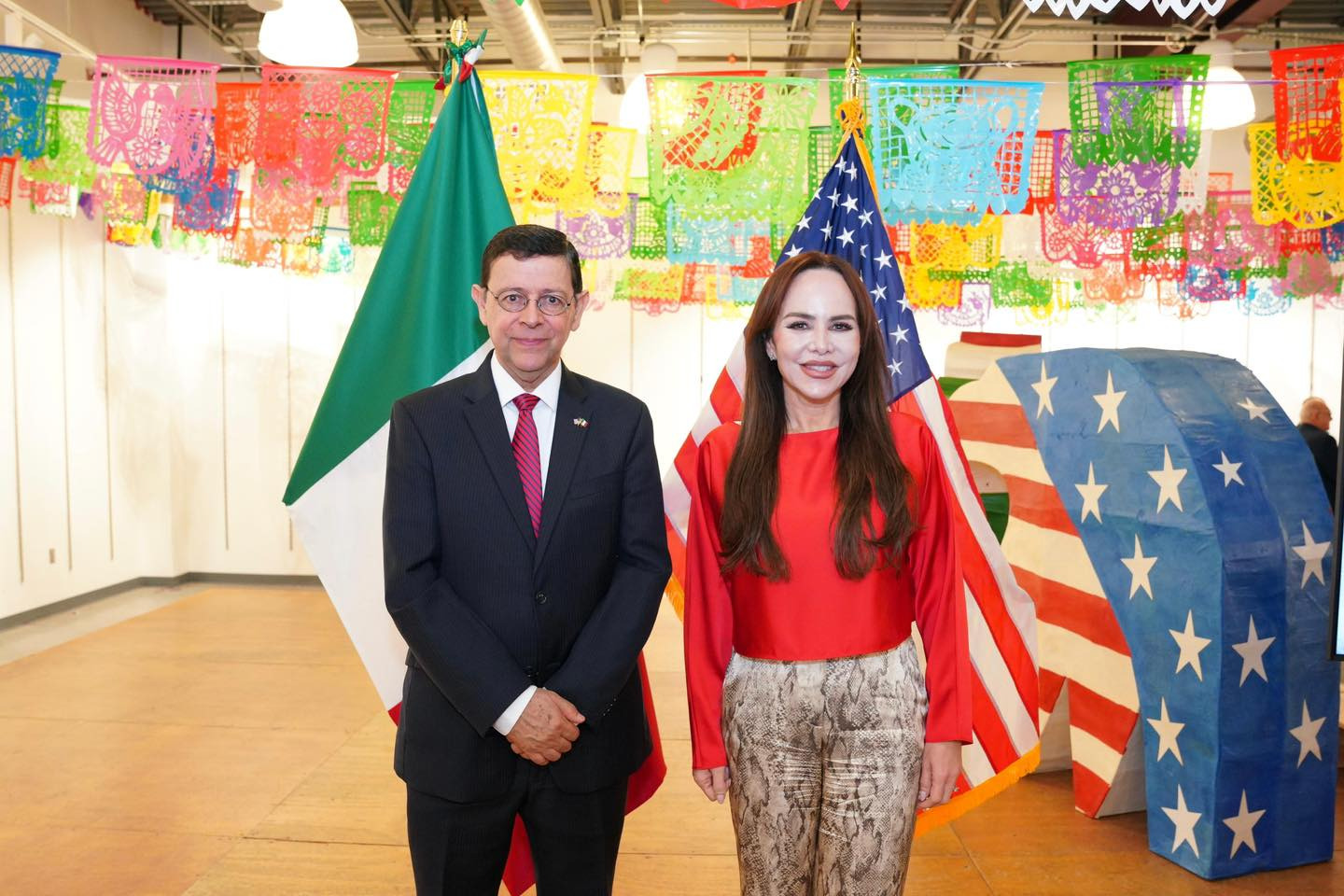 ALCALDESA CARMEN LILIA CANTUROSAS REFRENDA COMPROMISO CON FUERZAS VIVAS PARA IMPULSAR EL DESARROLLO ESTRATÉGICO DE NUEVO LAREDO