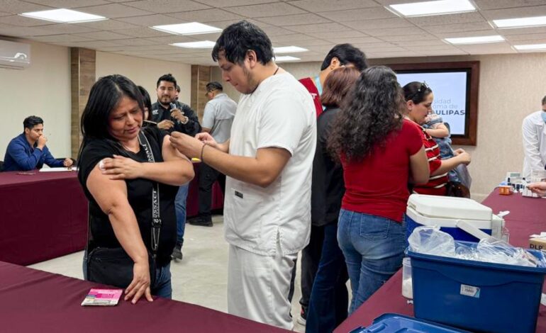 Colabora la UAT con el Sector Salud en jornadas de vacunación