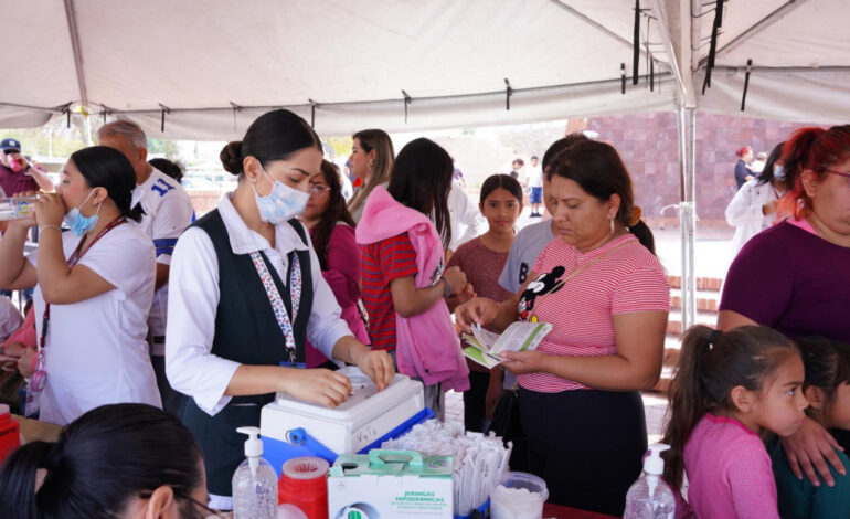 GOBIERNO MUNICIPAL PROTEGE A MÁS DE MIL 500 NEOLAREDENSES EN EXITOSA JORNADA DE VACUNACIÓN CONTRA EL SARAMPIÓN