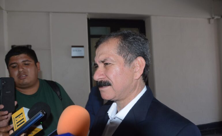 Almaraz acusa presión política y confronta al Estado por control de Comapa