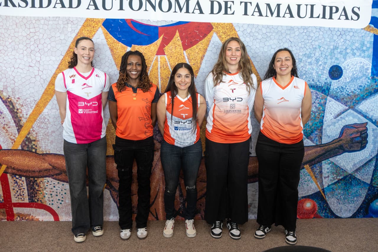 Preside Dámaso Anaya la presentación del CorreBasket Femenil