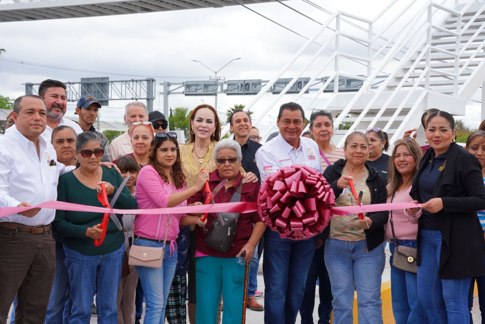 CUMPLE ALCALDESA CARMEN LILIA CANTUROSAS CON OBRAS DE SEGURIDAD VIAL PARA FAMILIAS DEL PONIENTE