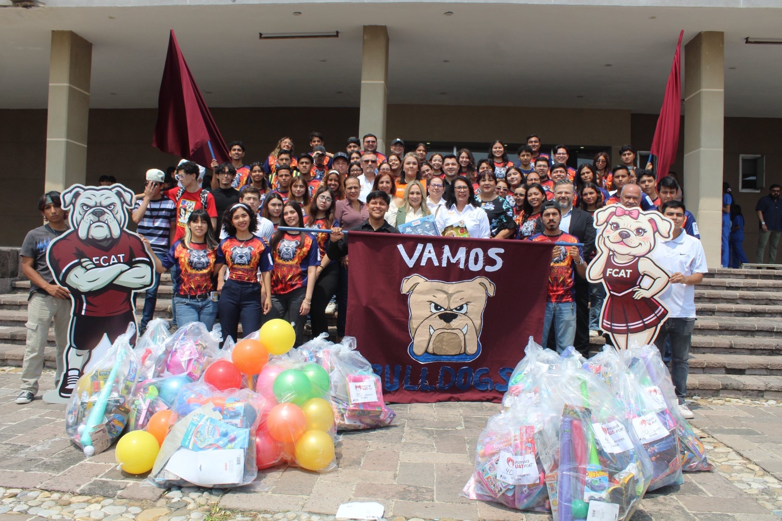 Entrega UAT juguetes a niñas y niños con la jornada “Alegrando Corazones”