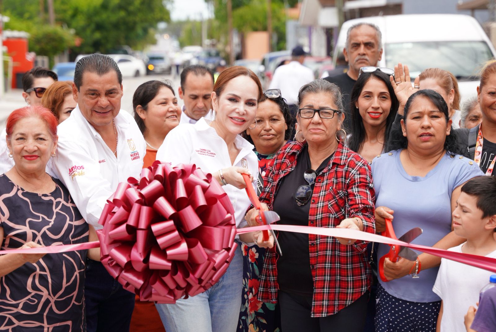 ENTREGA CARMEN LILIA CANTUROSAS OBRAS DE PAVIMENTACIÓN Y RECARPETEO EN CUATRO COLONIAS AL PONIENTE DE NUEVO LAREDO