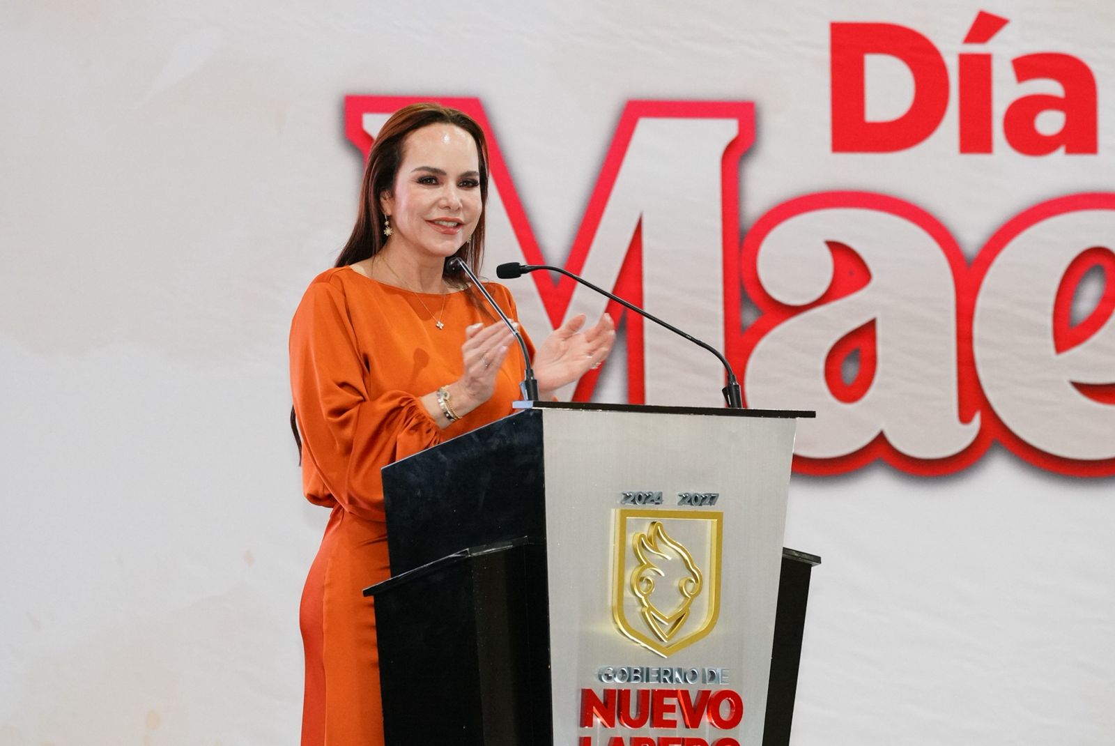 RECONOCE ALCALDESA CARMEN LILIA CANTUROSAS LABOR DEL MAGISTERIO Y ENTREGA BONO ECONÓMICO A MÁS DE 4 MIL MAESTROS