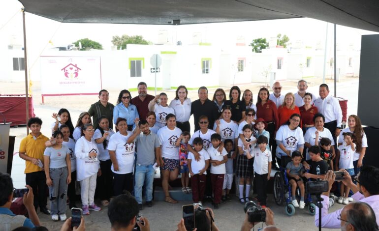 GOBIERNO DE CARMEN LILIA CANTUROSAS TRANSFORMA VIDA DE MUJERES JEFAS DE FAMILIA CON VIVIENDAS DIGNAS