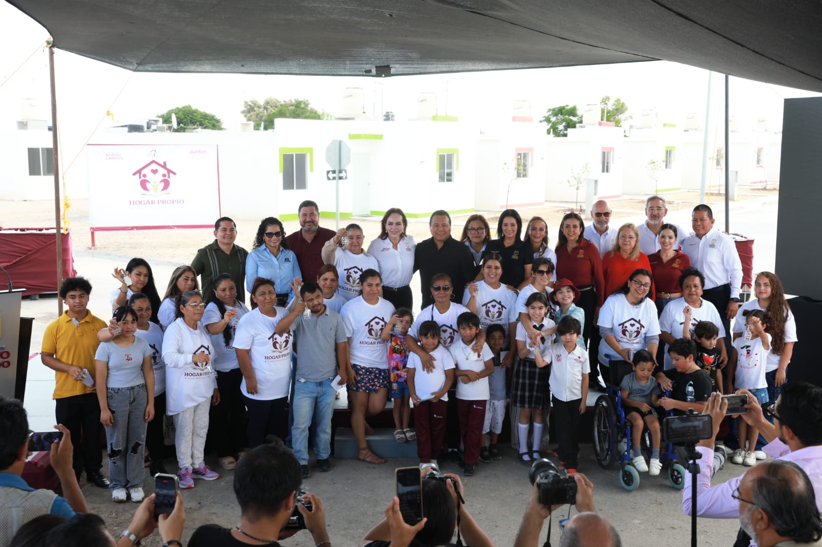GOBIERNO DE CARMEN LILIA CANTUROSAS TRANSFORMA VIDA DE MUJERES JEFAS DE FAMILIA CON VIVIENDAS DIGNAS