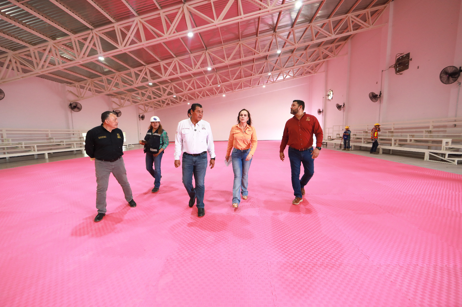 SUPERVISA ALCALDESA CARMEN LILIA CANTUROSAS AVANCES DEL CENTRO DEPORTIVO MULTIDISCIPLINARIO EN LA COLONIA EL NOGA