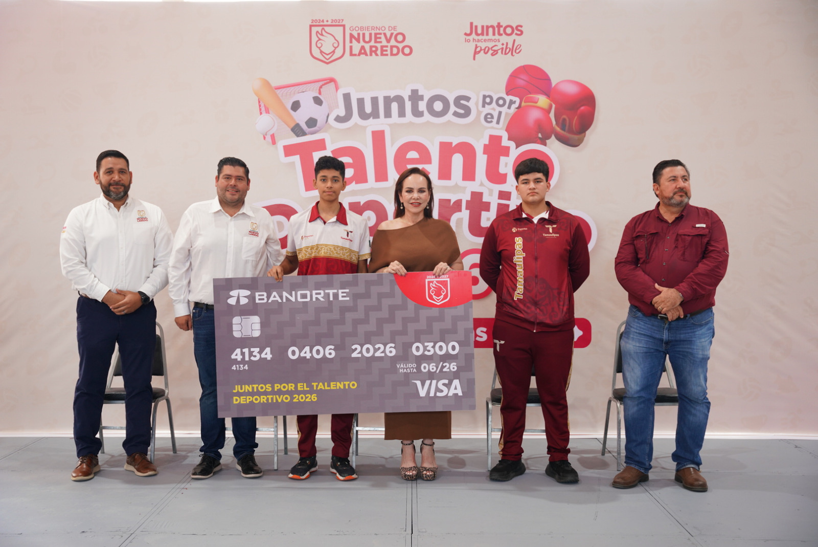 ENTREGA ALCALDESA CARMEN LILIA CANTUROSAS MÁS 400 BECAS DEPORTIVAS A NIÑOS Y JÓVENES ATLETAS
