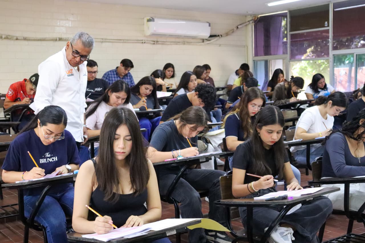 Aspirantes a ingresar a la UAT presentan examen CENEVAL