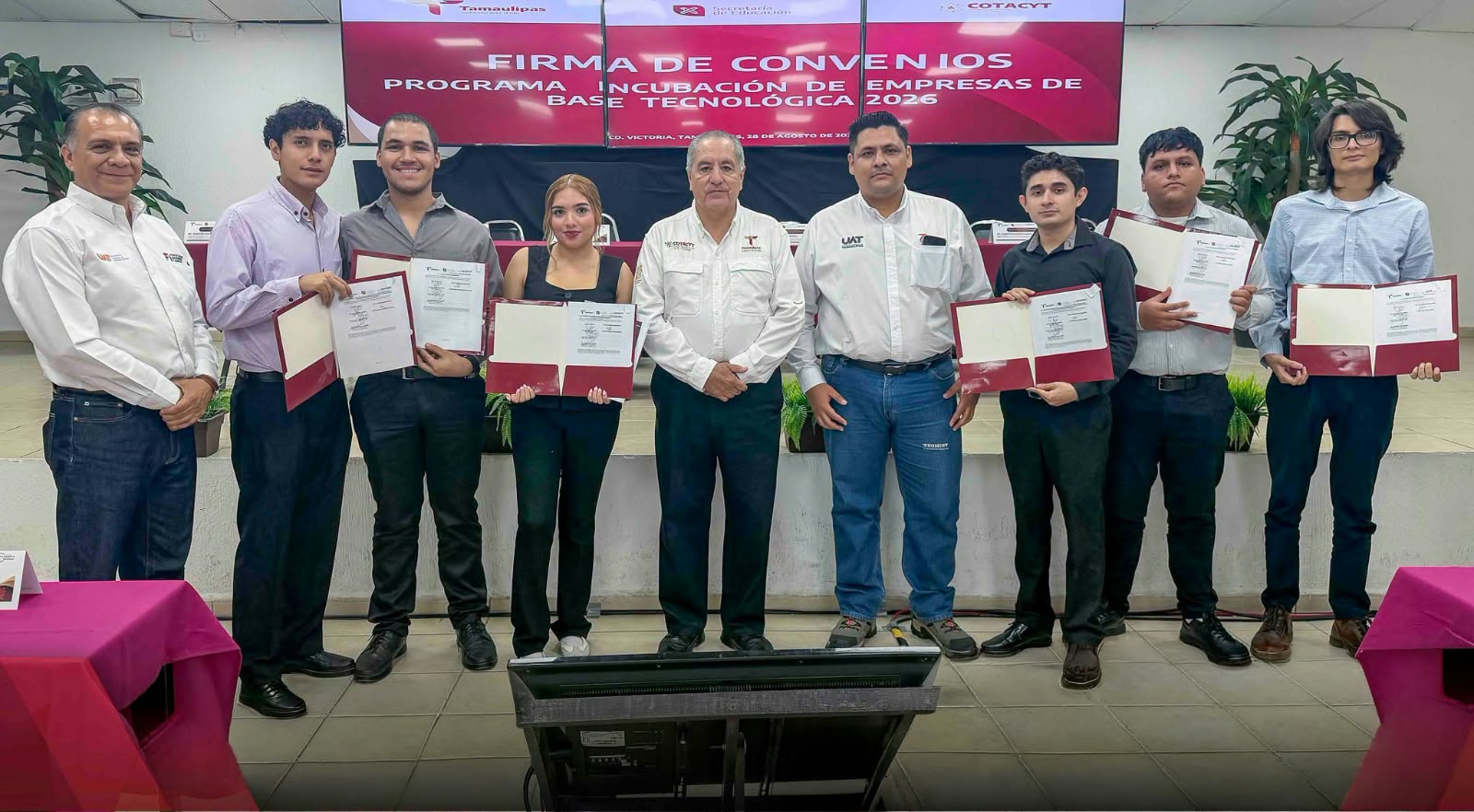 Becan a estudiantes de la UAT para el desarrollo de proyectos de base tecnológica