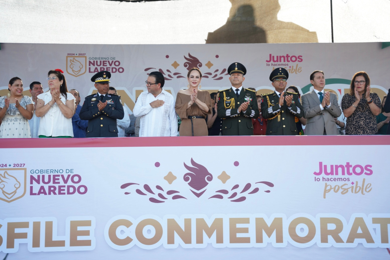 ENCABEZA CARMEN LILIA CANTUROSAS TRADICIONAL DESFILE CÍVICO POR EL DÍA DE LA INDEPENDENCIA