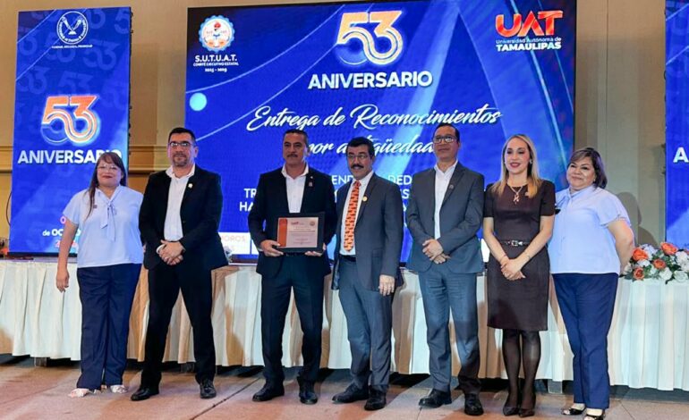 Reconoce Dámaso Anaya a trabajadores universitarios en el 53 Aniversario del SUTUAT