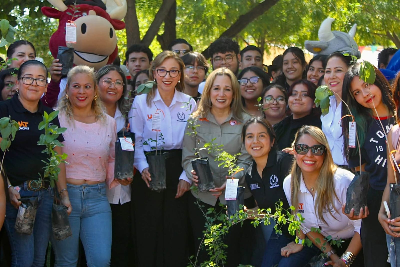 Realiza la UAT con éxito la jornada de reforestación “Jardines de Carrera”